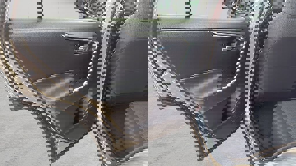 Used 2021 Toyota RAV4 XLE w/ Carpet Mat Package (TMS) AWD/4WD image 47