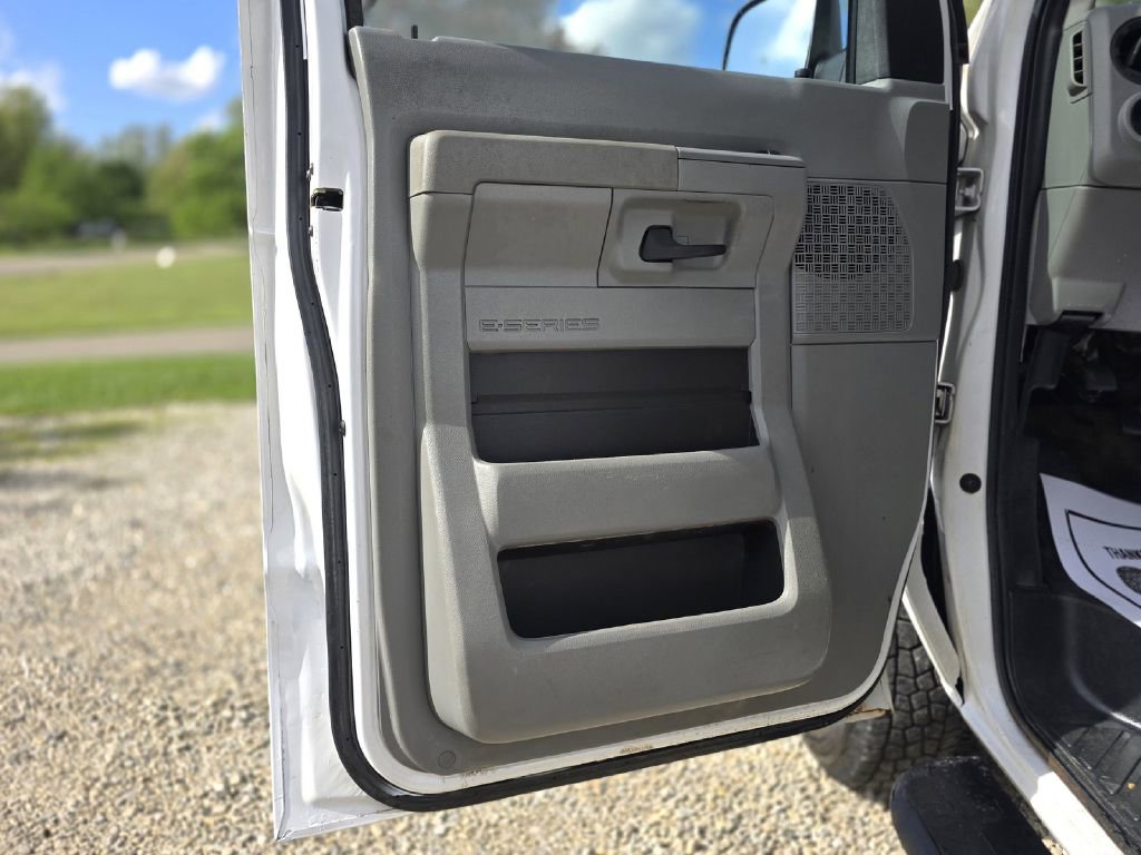 Used 2014 Ford E-250 and Econoline 250 w/ Power Group RWD image 21