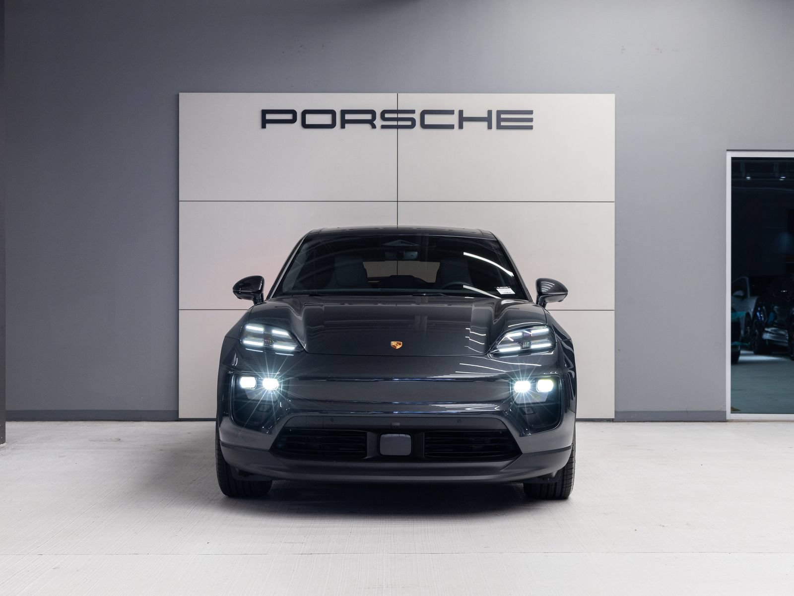 Certified 2026 Porsche Macan 4 Electric AWD/4WD image 10