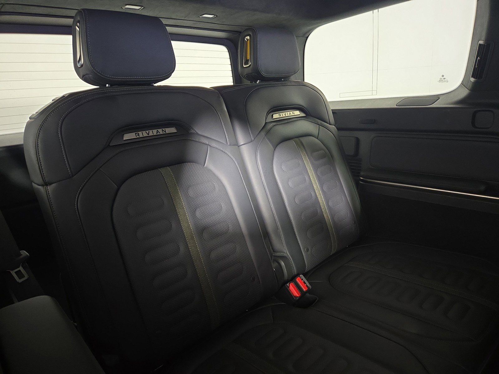 Used 2024 Rivian R1S Adventure AWD/4WD image 25