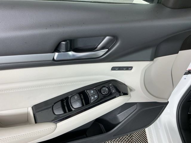 Used 2021 Nissan Altima 2.5 Platinum AWD/4WD image 14