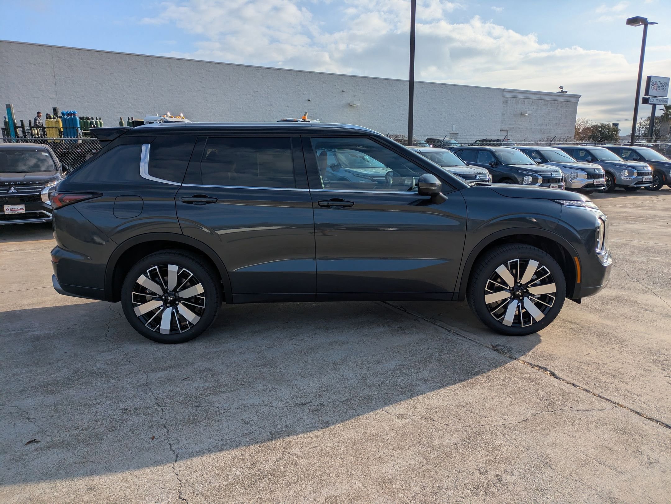 New 2026 Mitsubishi Outlander SEL FWD image 6