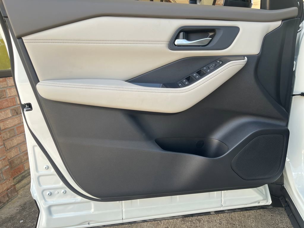 New 2026 Nissan Rogue Dark Armor image 10