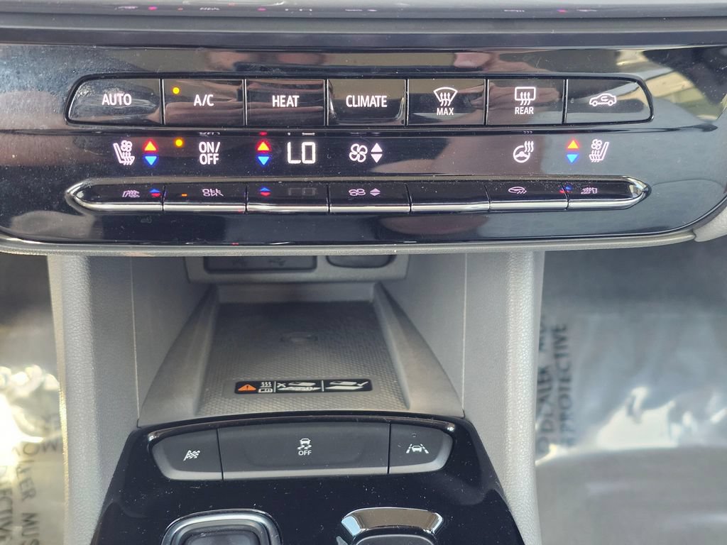 Used 2022 Chevrolet Bolt EUV Premier FWD image 31