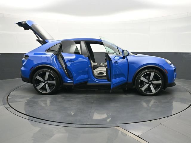 New 2026 Porsche Macan Electric RWD image 34