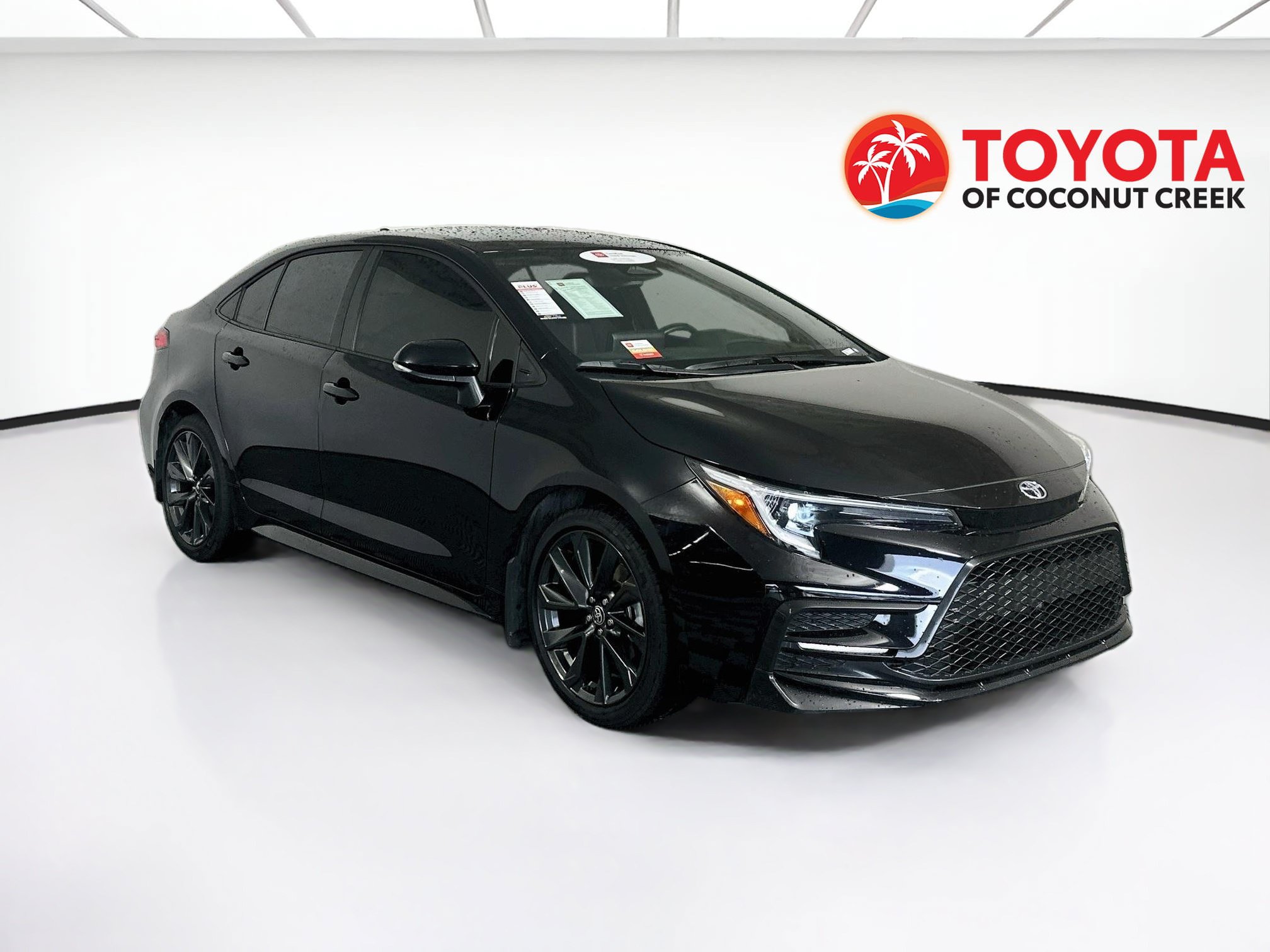 Certified 2025 Toyota Corolla SE FWD image 1