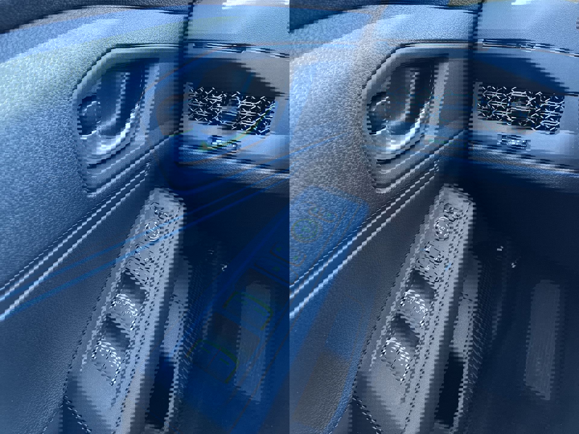 Certified 2025 Honda Accord LX image 38