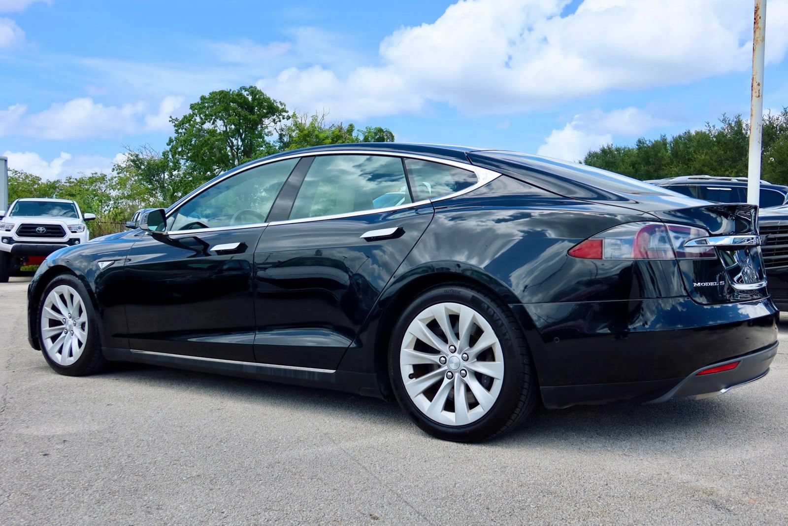 Used 2015 Tesla Model S 70D AWD/4WD image 4