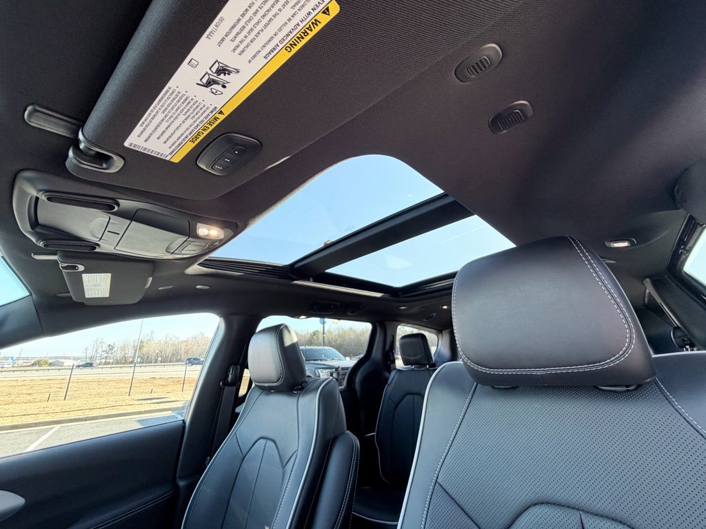 New 2026 Chrysler Pacifica Limited image 9