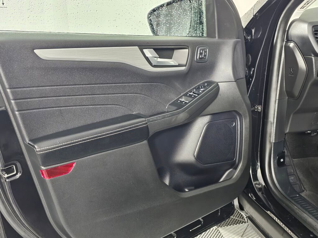 Used 2024 Ford Escape Platinum image 18