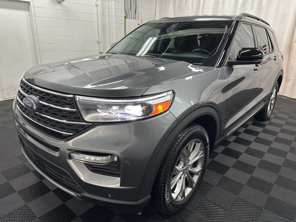 Used 2024 Ford Explorer XLT w/ Equipment Group 202A AWD/4WD image 5