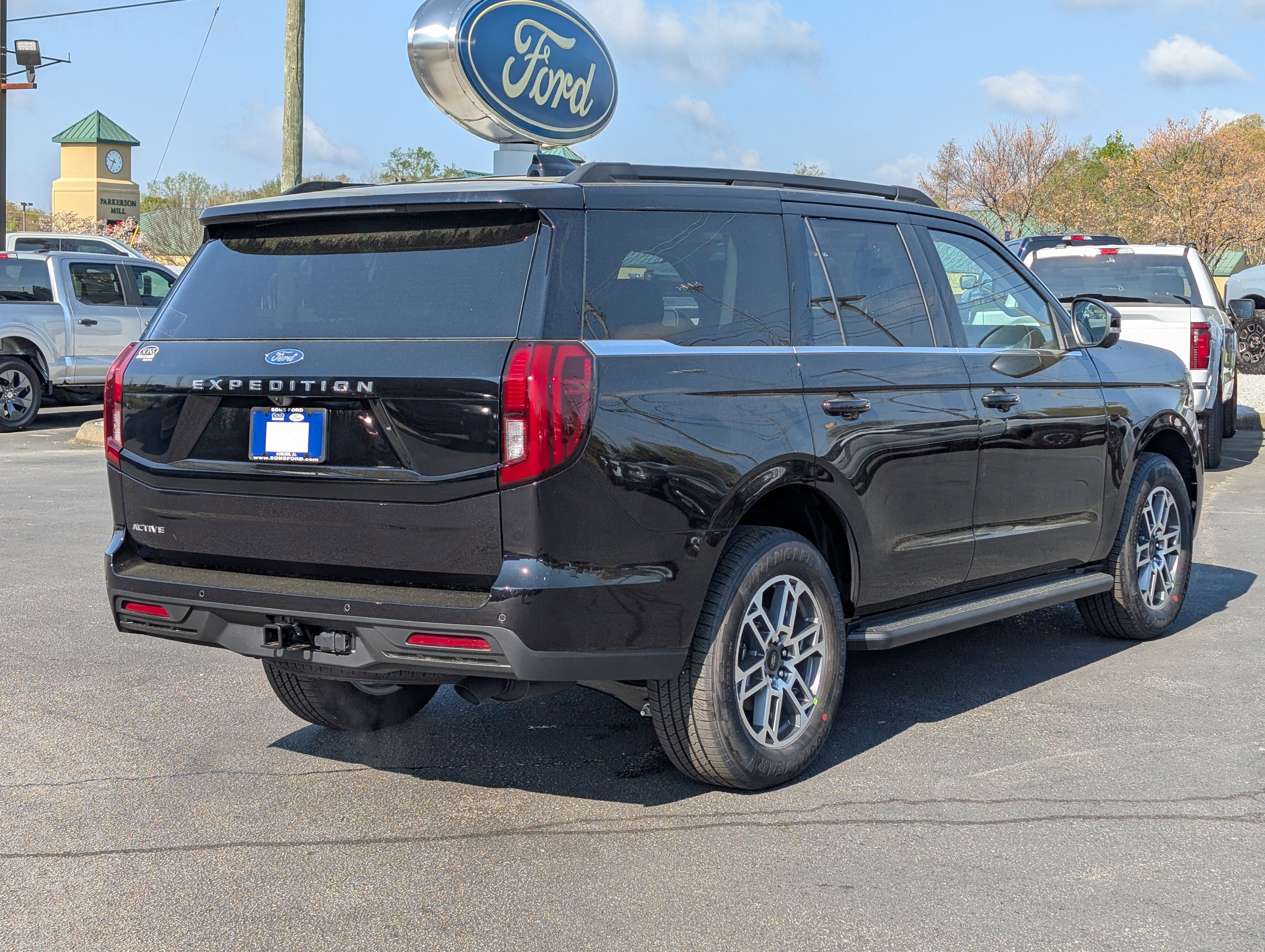 New 2026 Ford Expedition Active image 9