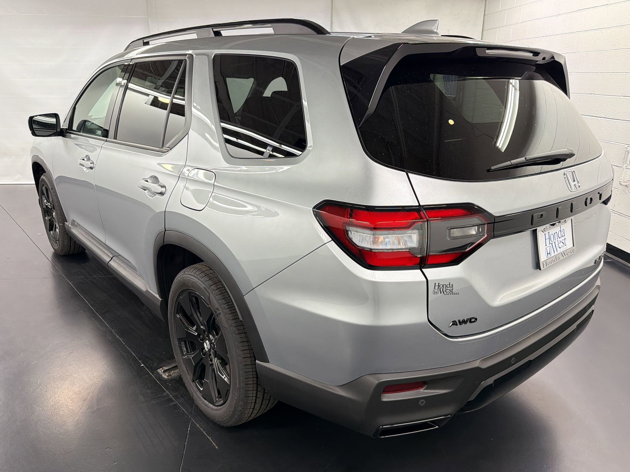 New 2026 Honda Pilot Black Edition image 3