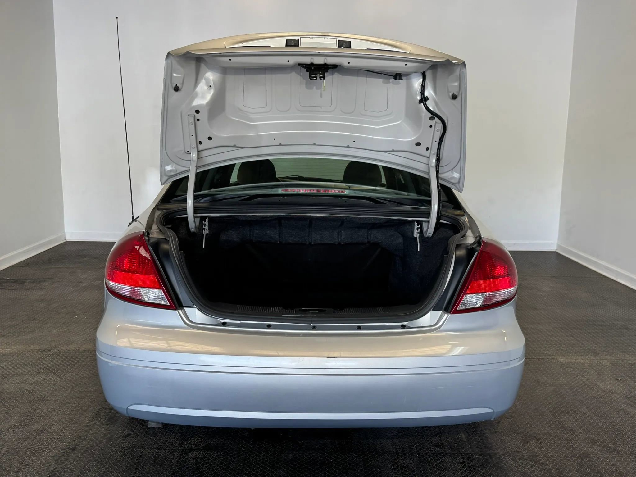 Used 2007 Ford Taurus SE FWD image 23