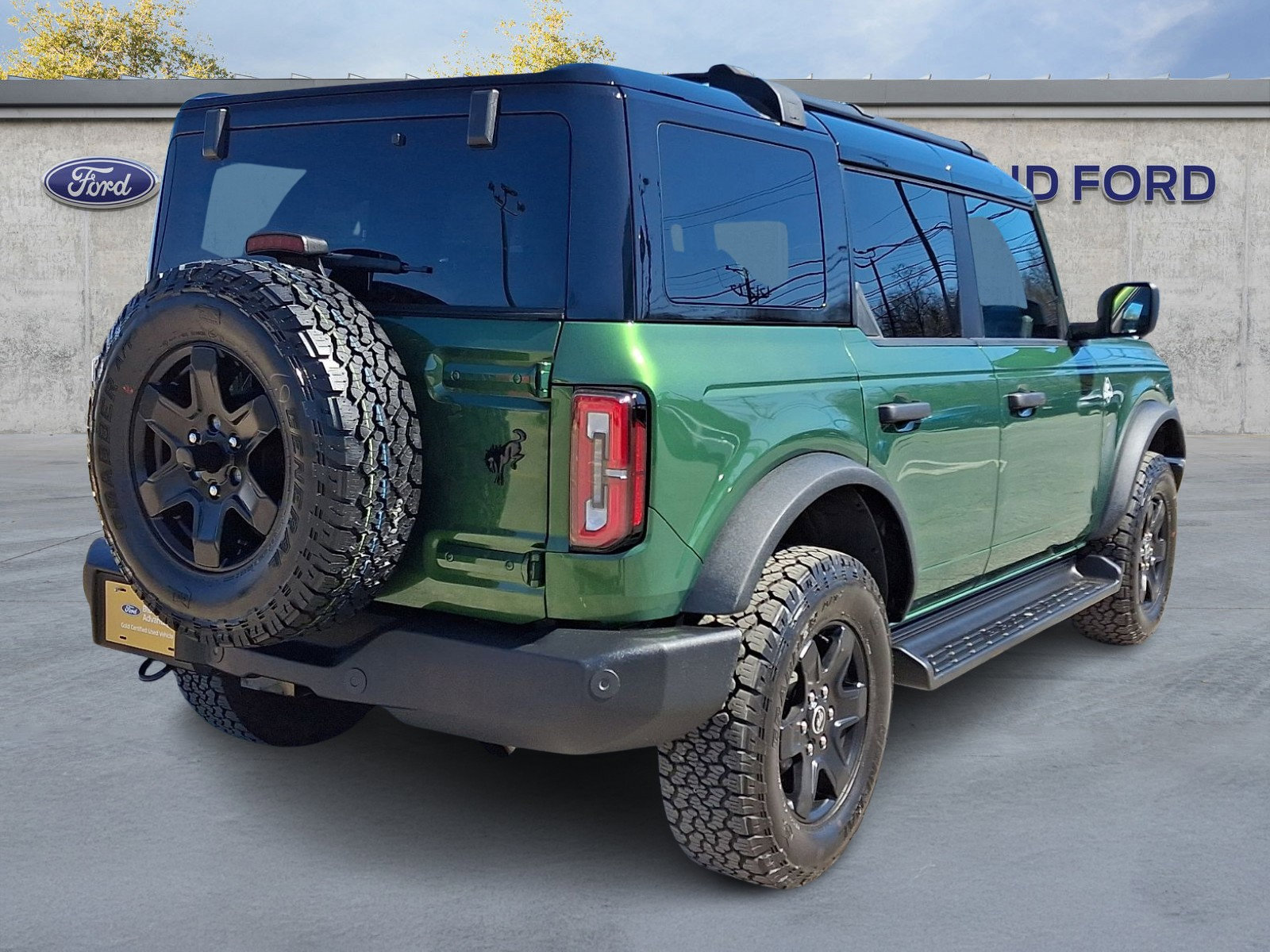 Certified 2025 Ford Bronco Outer Banks w/ Black Appearance Package image 6