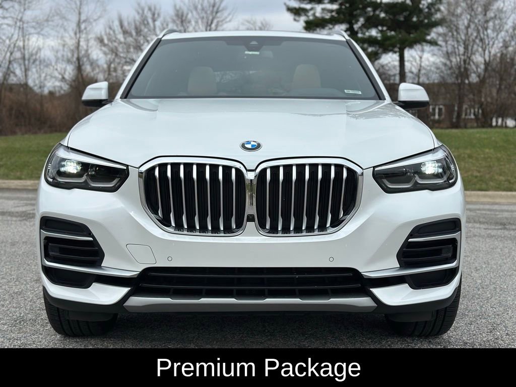 Used 2022 BMW X5 xDrive40i w/ Premium Package AWD/4WD image 2