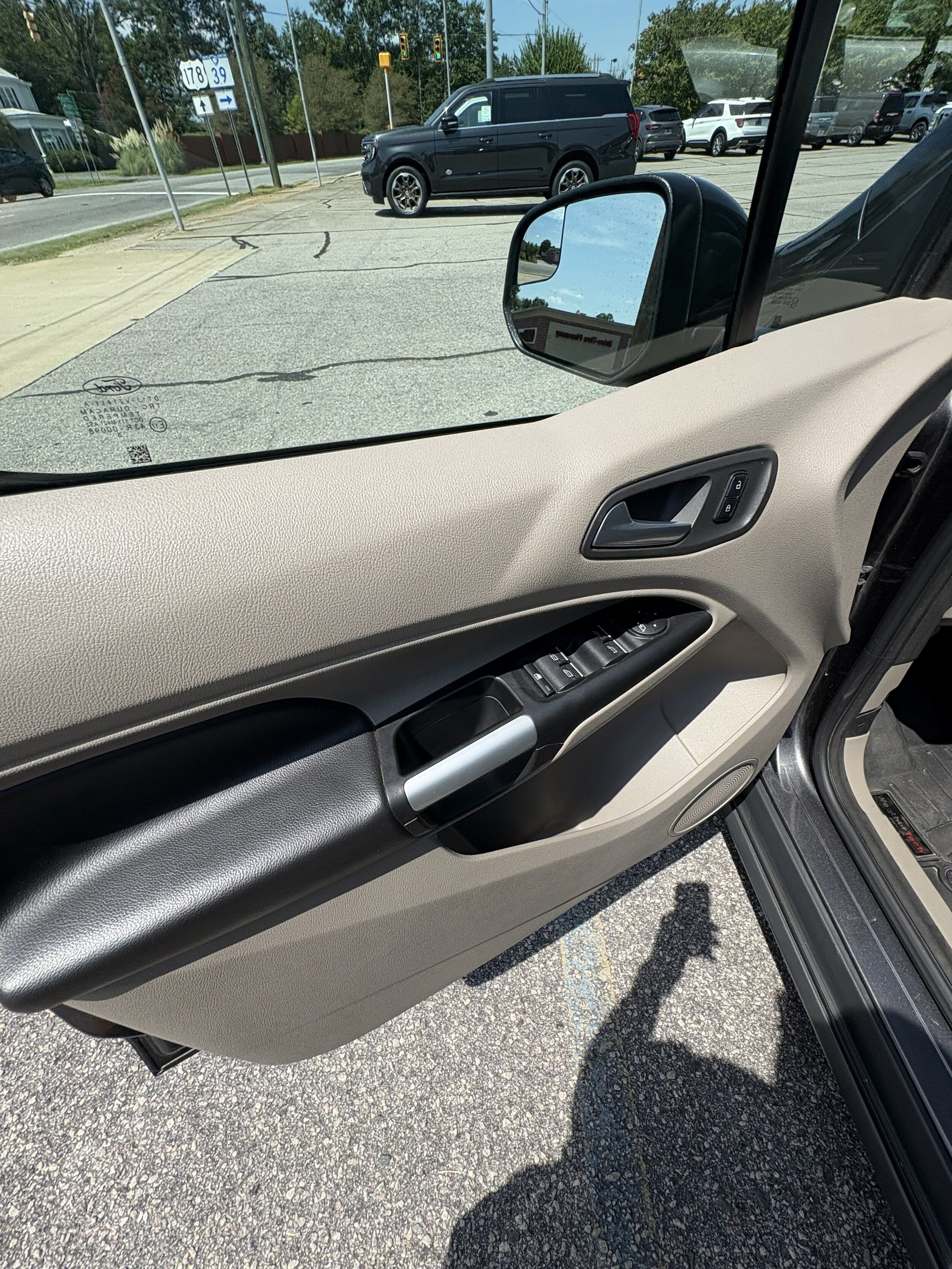 Used 2016 Ford Transit Connect Titanium FWD image 11