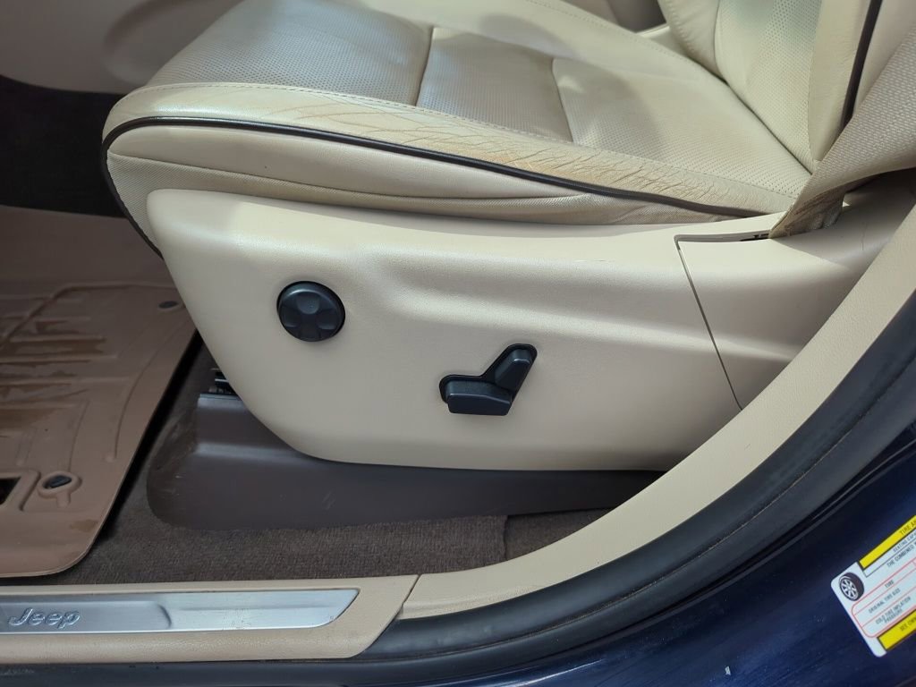 Used 2013 Jeep Grand Cherokee Overland w/ Advance Technology Group image 32