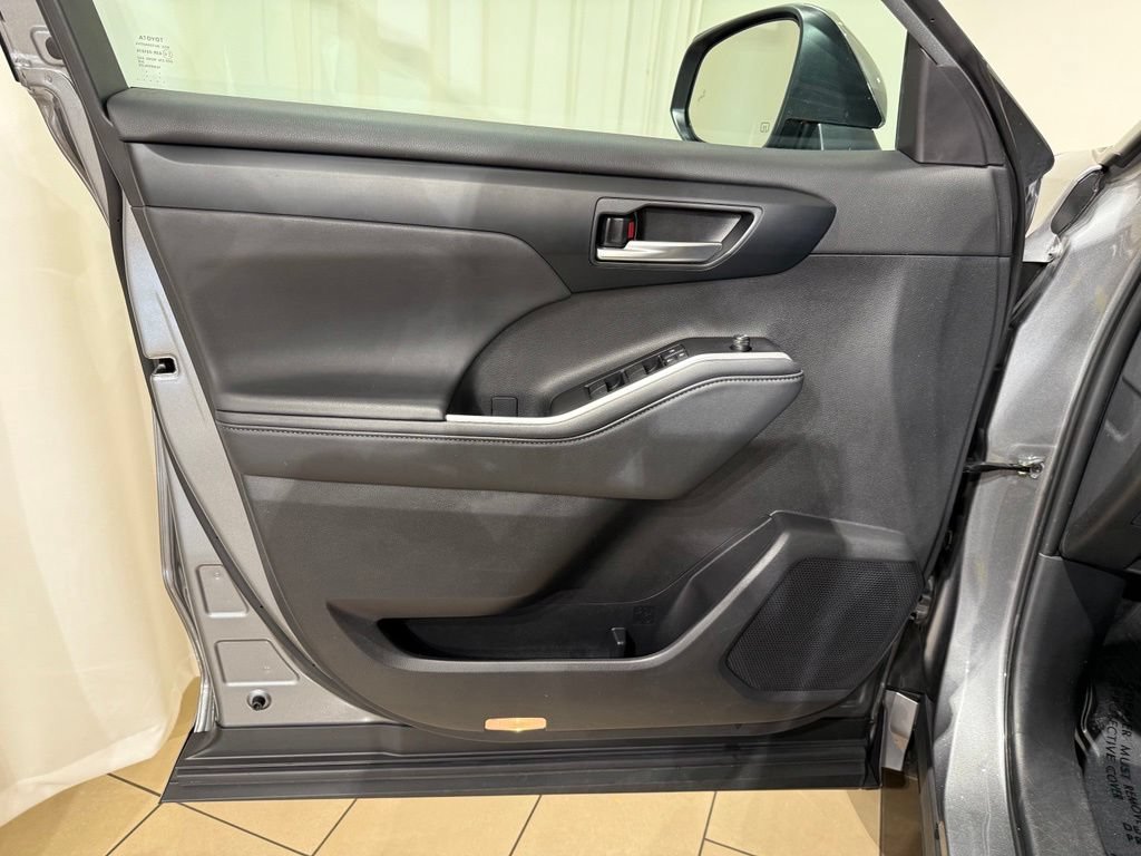 Certified 2025 Toyota Highlander XLE AWD/4WD image 15