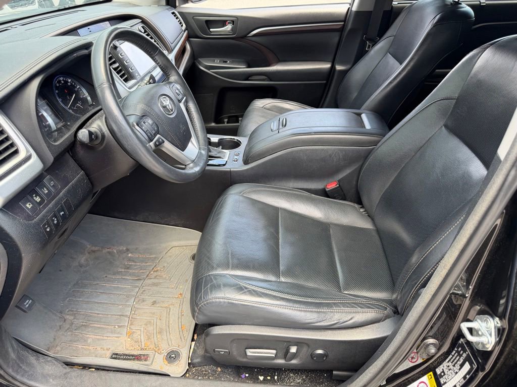 Used 2015 Toyota Highlander Limited Platinum FWD image 25