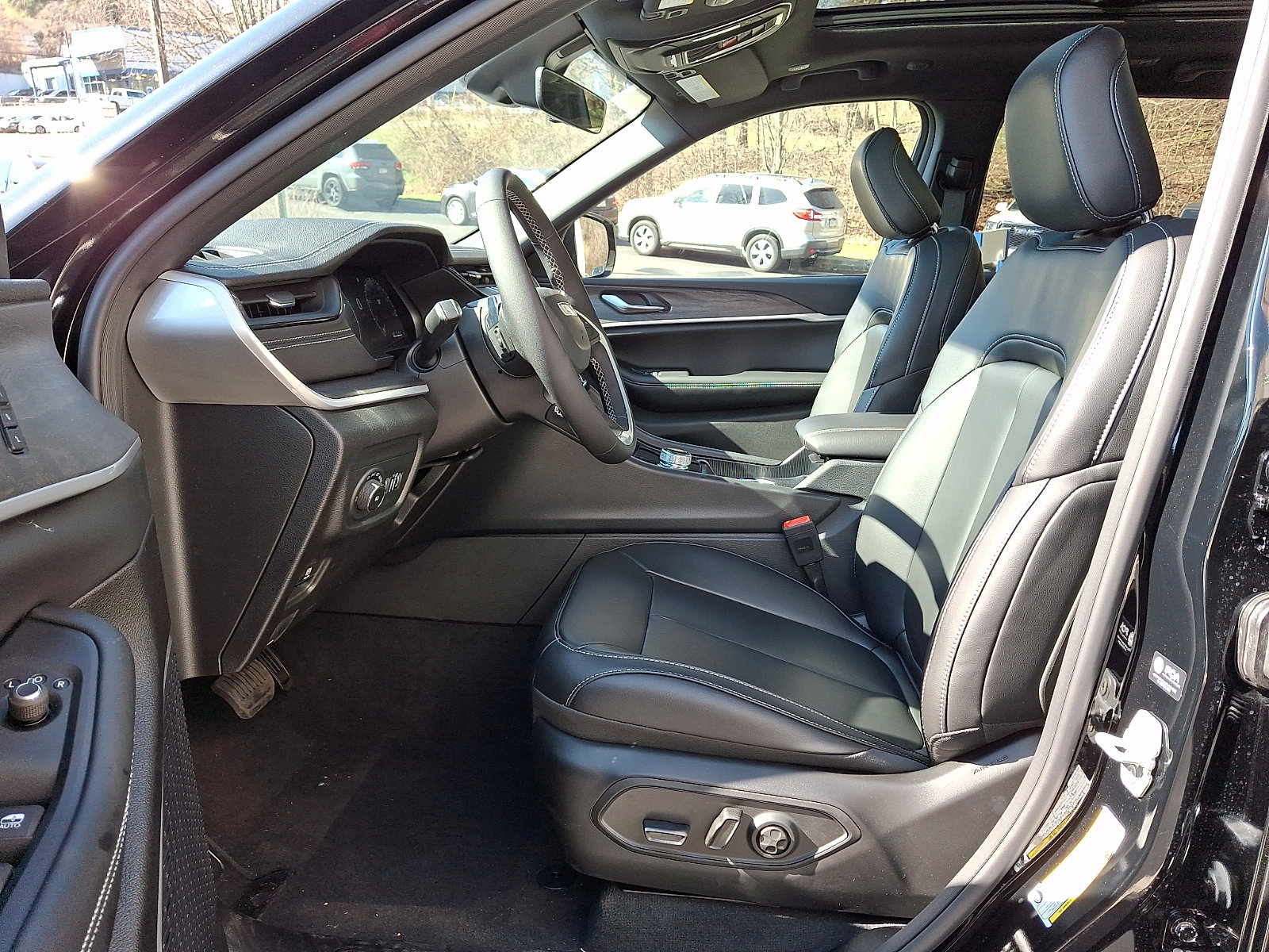 New 2026 Jeep Grand Cherokee Limited w/ Trailer Tow Package image 9