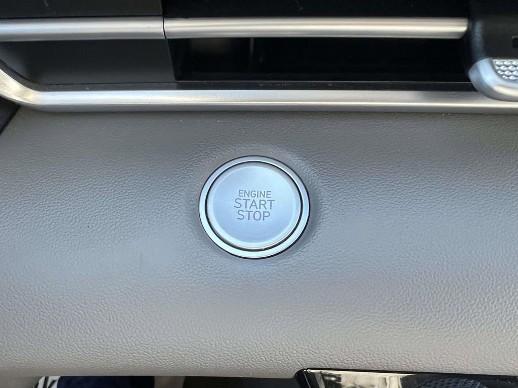 Certified 2023 Hyundai Elantra SEL w/ Preferred Accessory Package image 29