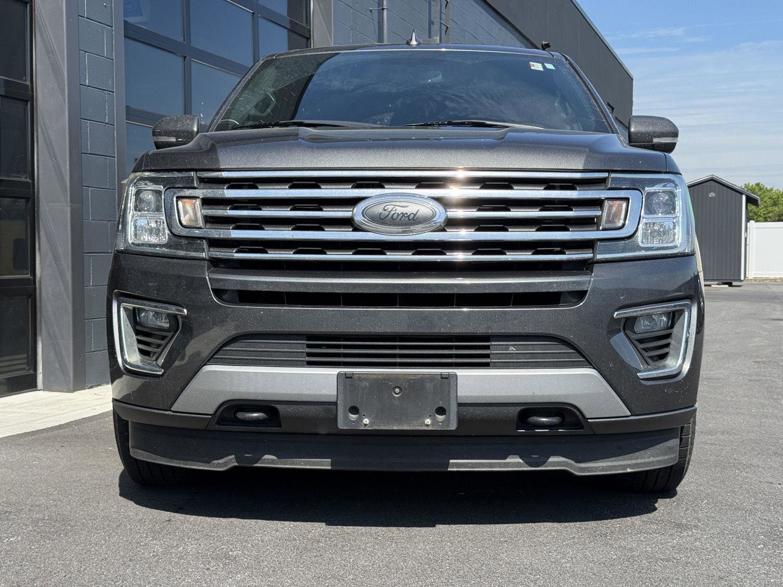 Used 2019 Ford Expedition XLT w/ Equipment Group 202A AWD/4WD image 4
