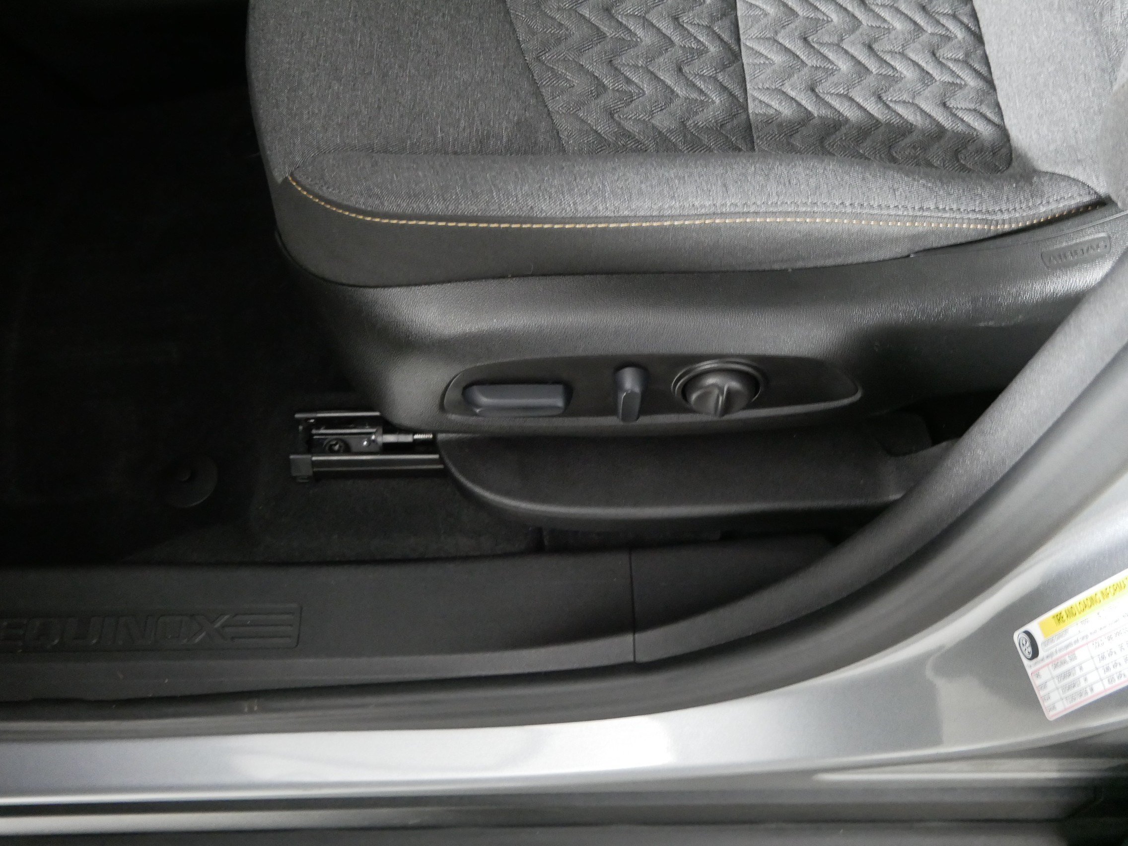 Used 2024 Chevrolet Equinox LT FWD image 20