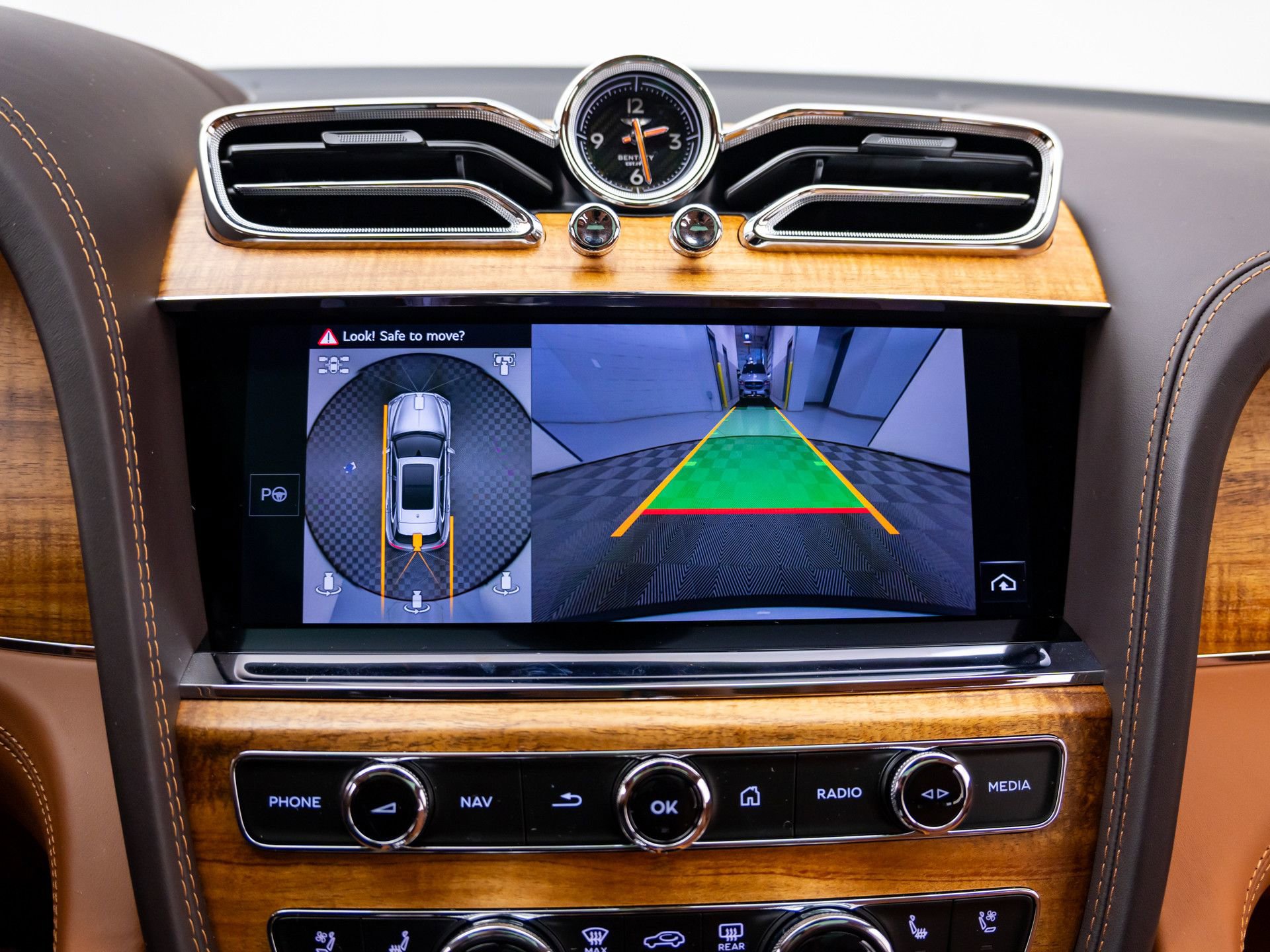 Used 2024 Bentley Bentayga AWD/4WD image 26