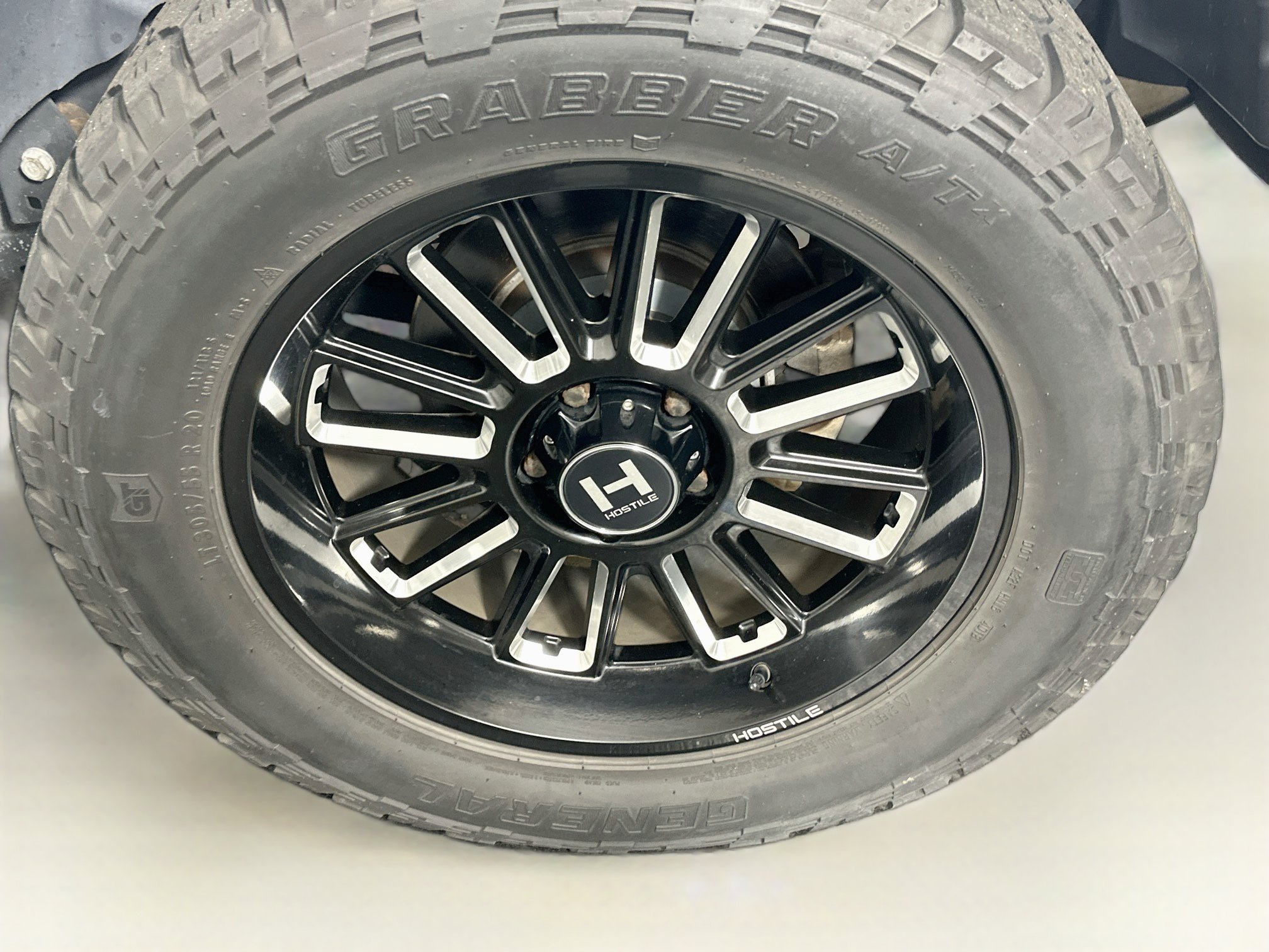 Used 2018 Jeep Wrangler Unlimited Sahara AWD/4WD image 11