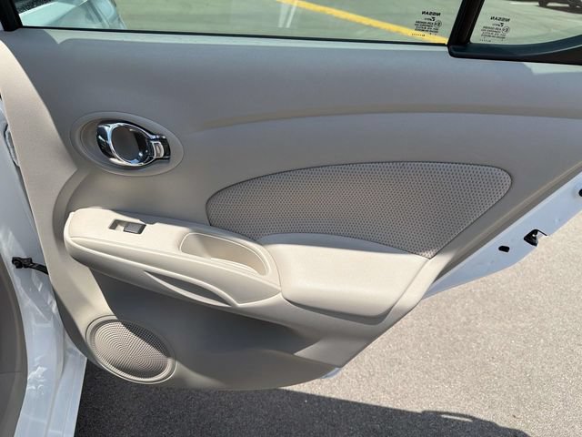 Used 2015 Nissan Versa SV FWD image 20