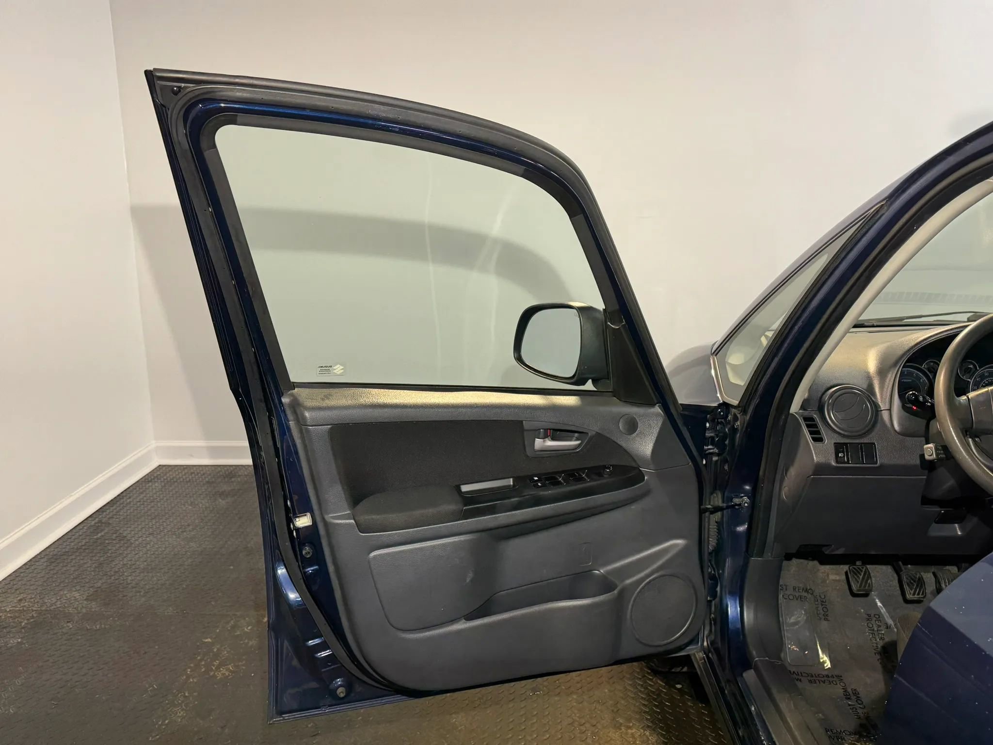 Used 2011 Suzuki SX4 Hatchback 4D image 7