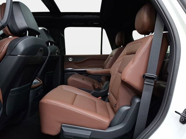 New 2026 Lincoln Navigator Reserve AWD/4WD image 9