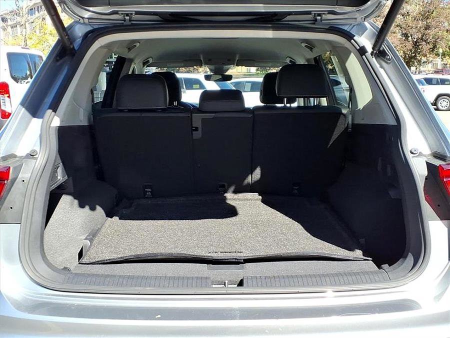 Used 2024 Volkswagen Tiguan SE image 9