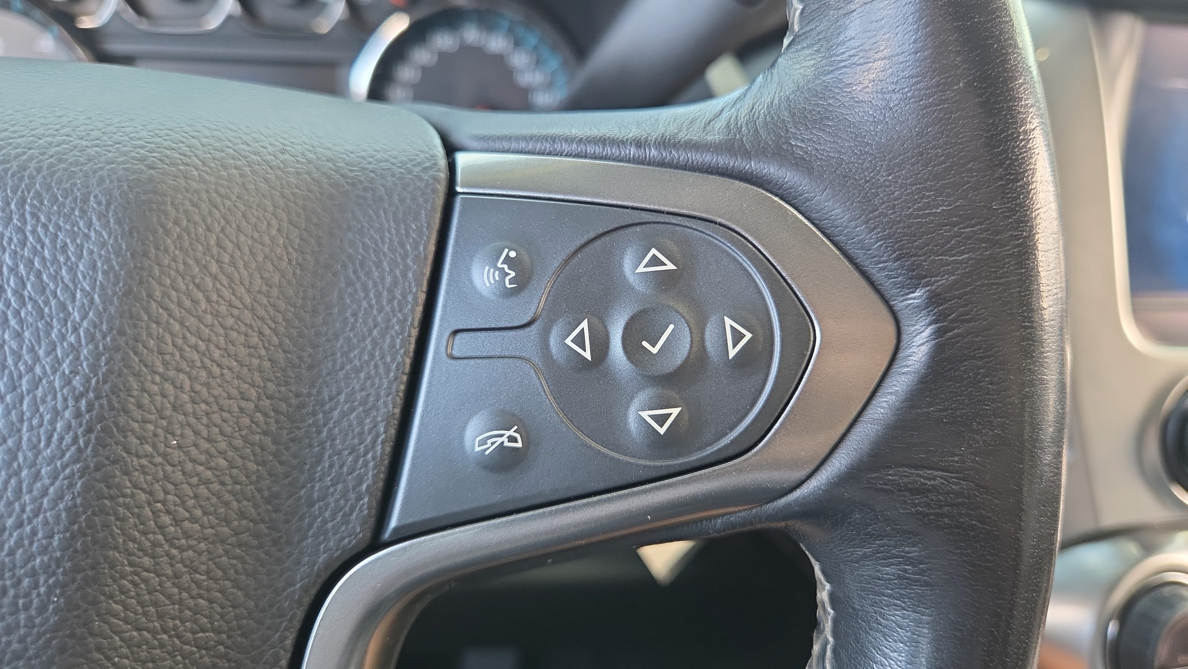 Used 2018 Chevrolet Suburban LT RWD image 23