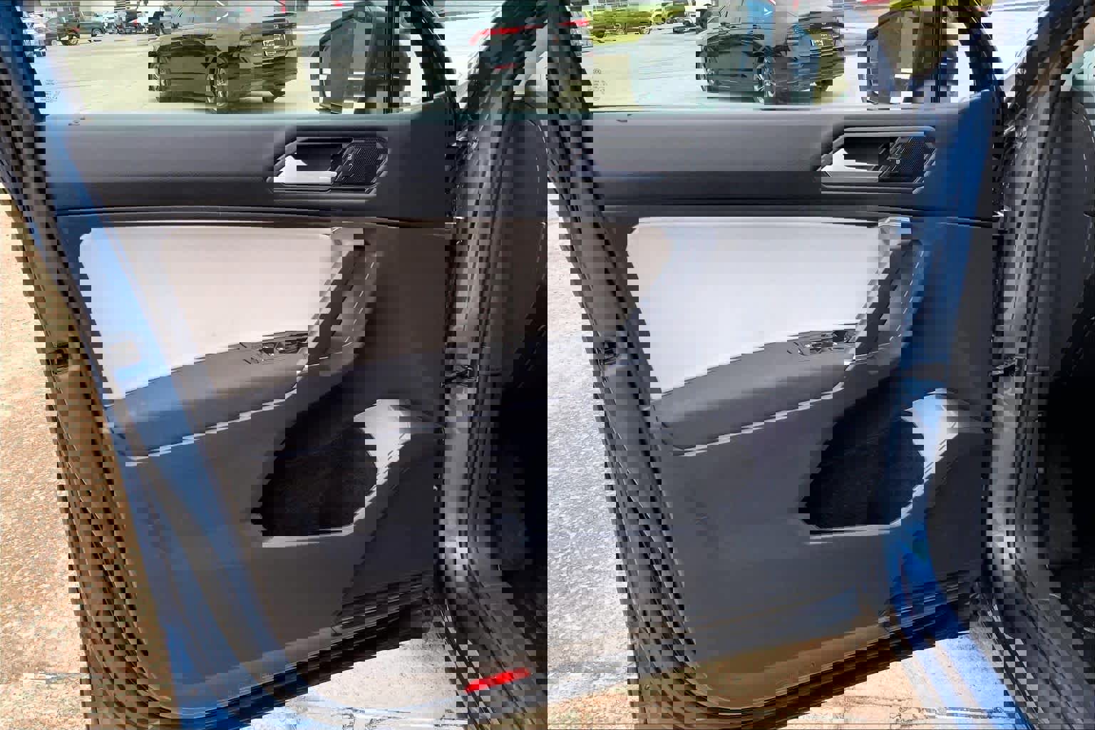 Used 2020 Volkswagen Tiguan S image 21