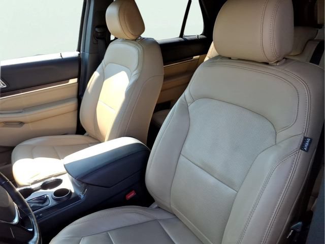 Used 2017 Ford Explorer Limited w/ Equipment Group 301A FWD image 9