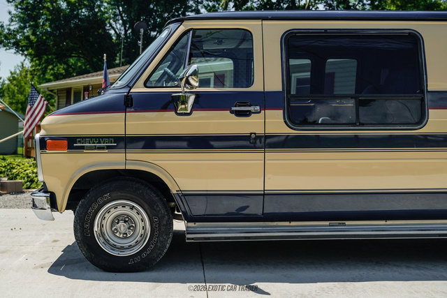 Used 1988 Chevrolet G20 RWD image 4
