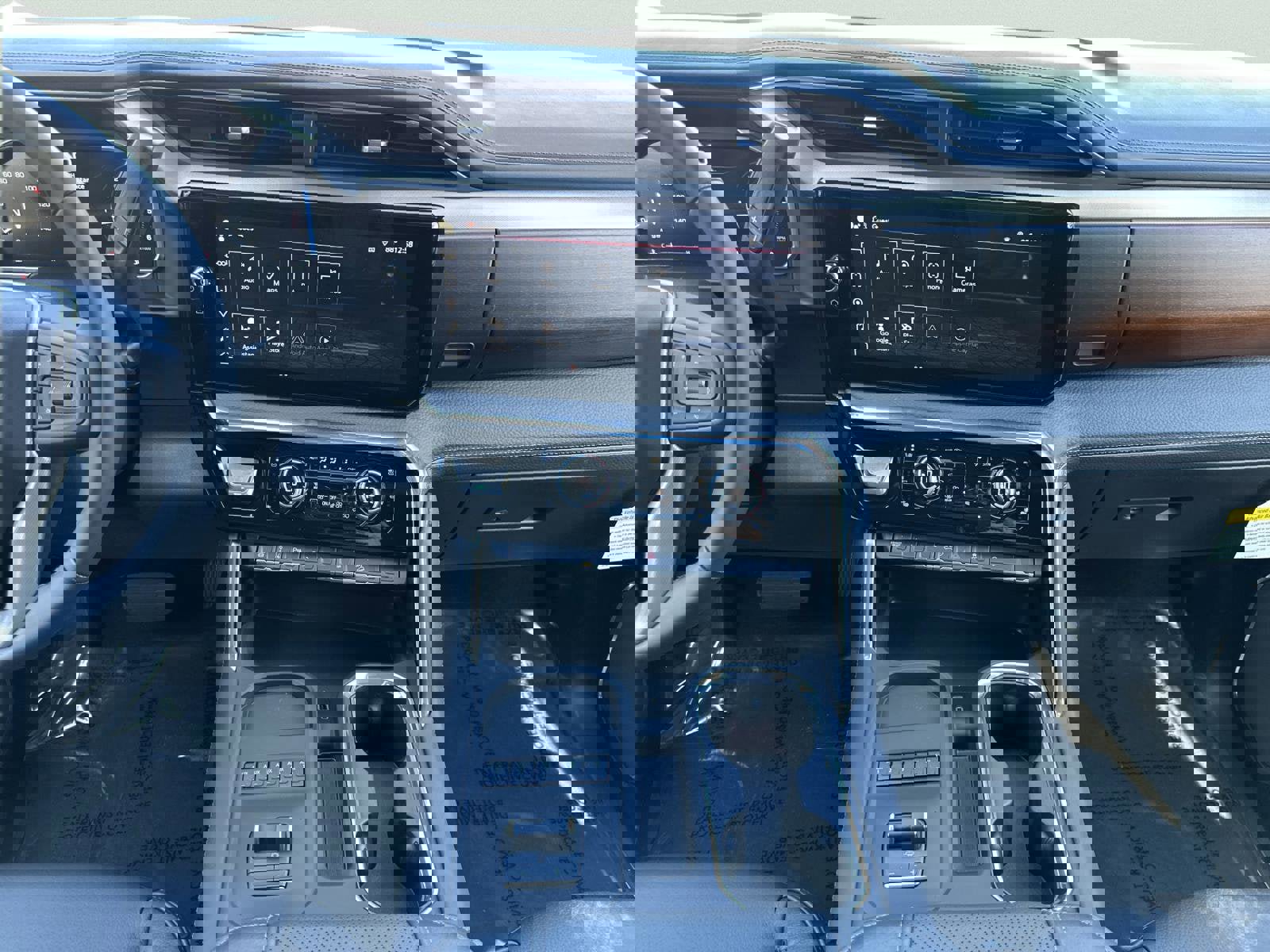 New 2026 GMC Sierra 2500 Denali w/ Denali Reserve Package image 15