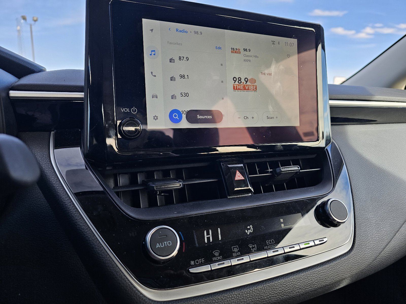 Used 2025 Toyota Corolla LE image 14