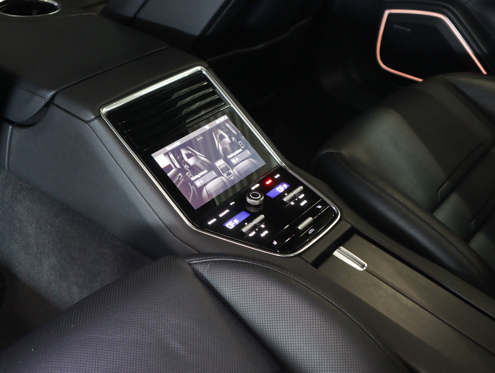 Certified 2023 Porsche Panamera Platinum Edition image 20