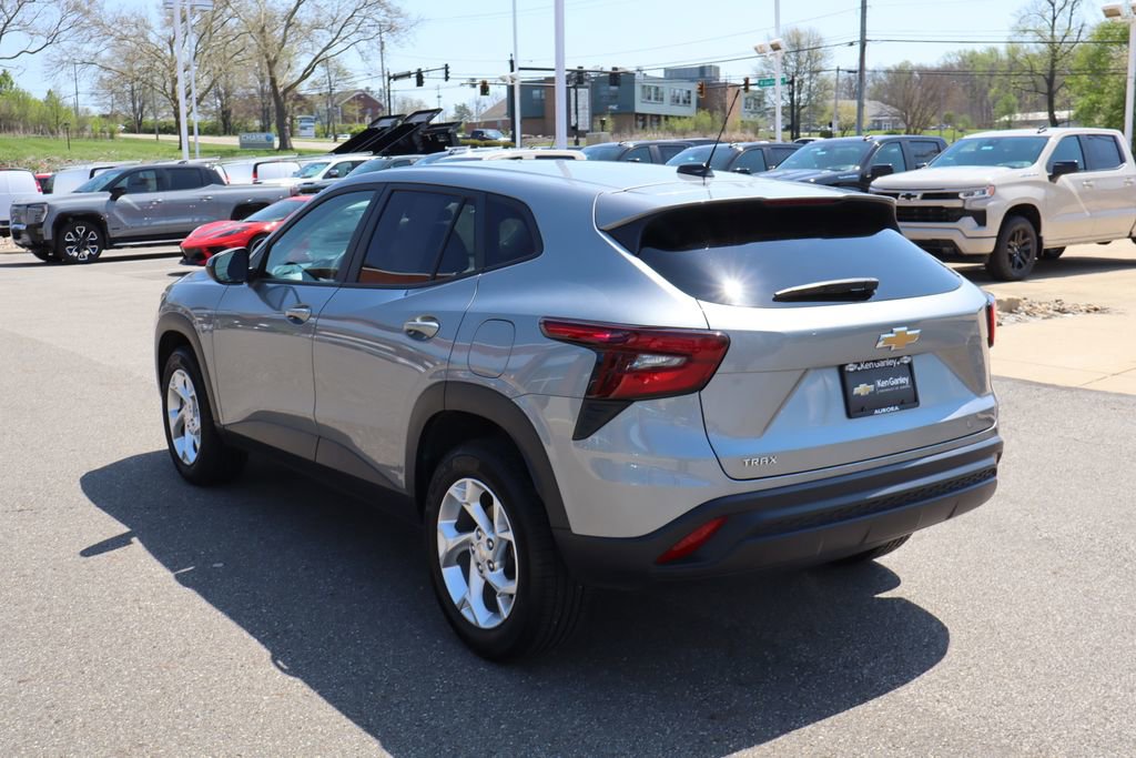 Used 2024 Chevrolet Trax LS w/ LS Convenience Package FWD image 25