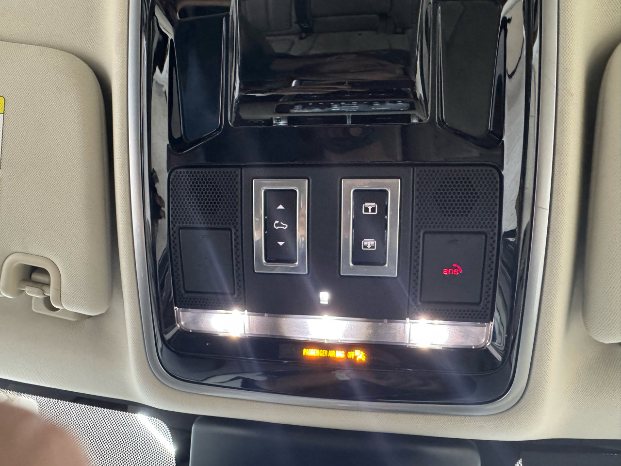 Used 2017 Land Rover Range Rover Sport HSE image 31