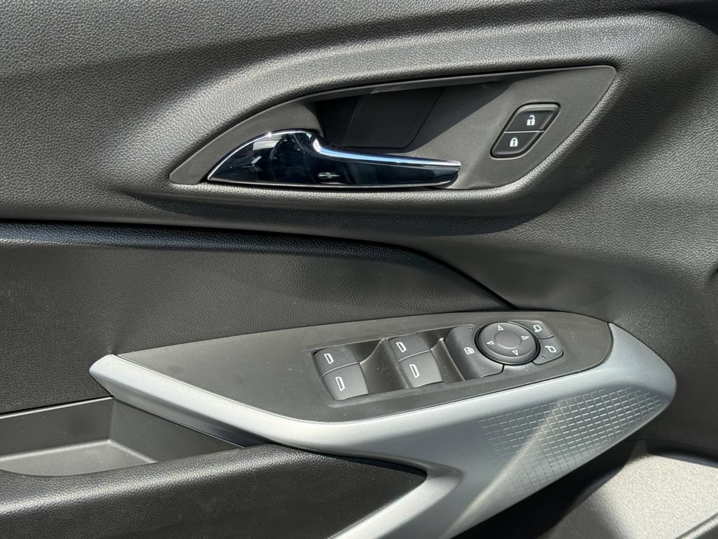 New 2026 Chevrolet Trax RS w/ Sunroof Package FWD image 11