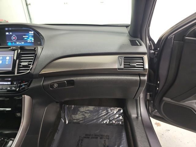 Used 2017 Honda Accord Touring image 37