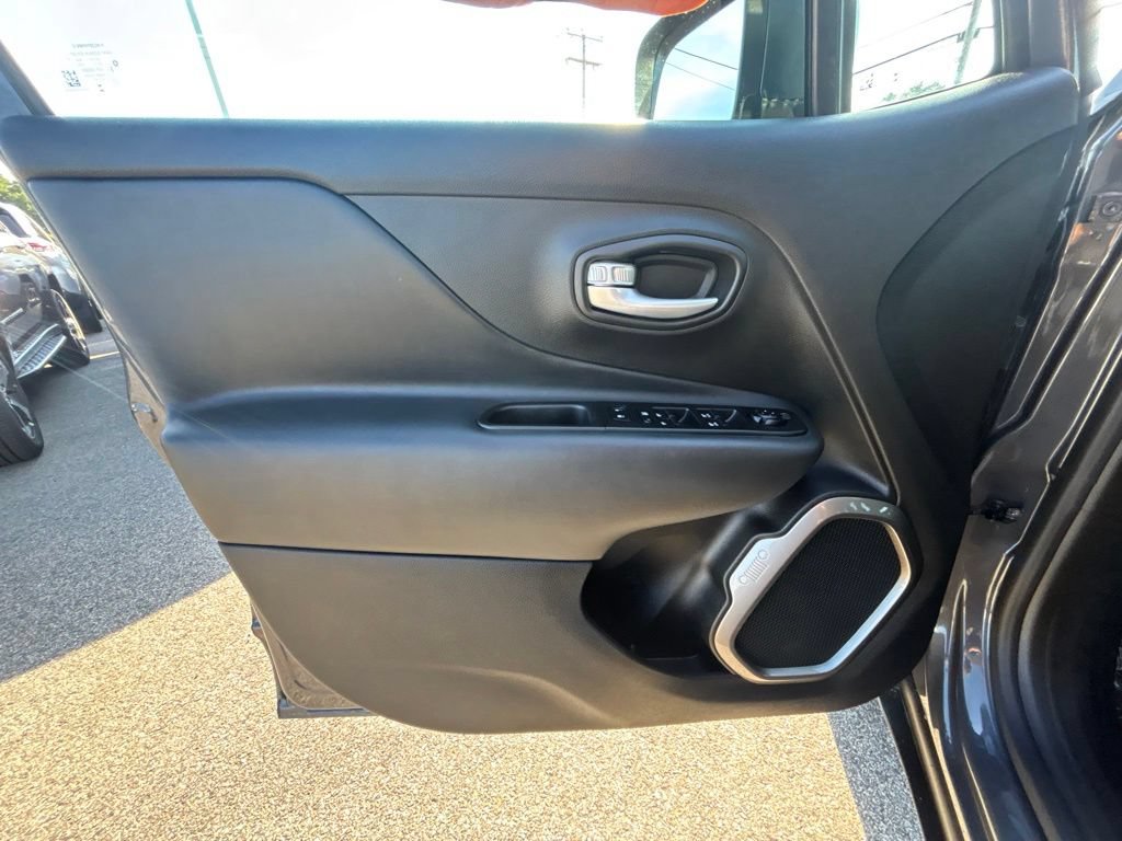 Certified 2023 Jeep Renegade Latitude AWD/4WD image 18