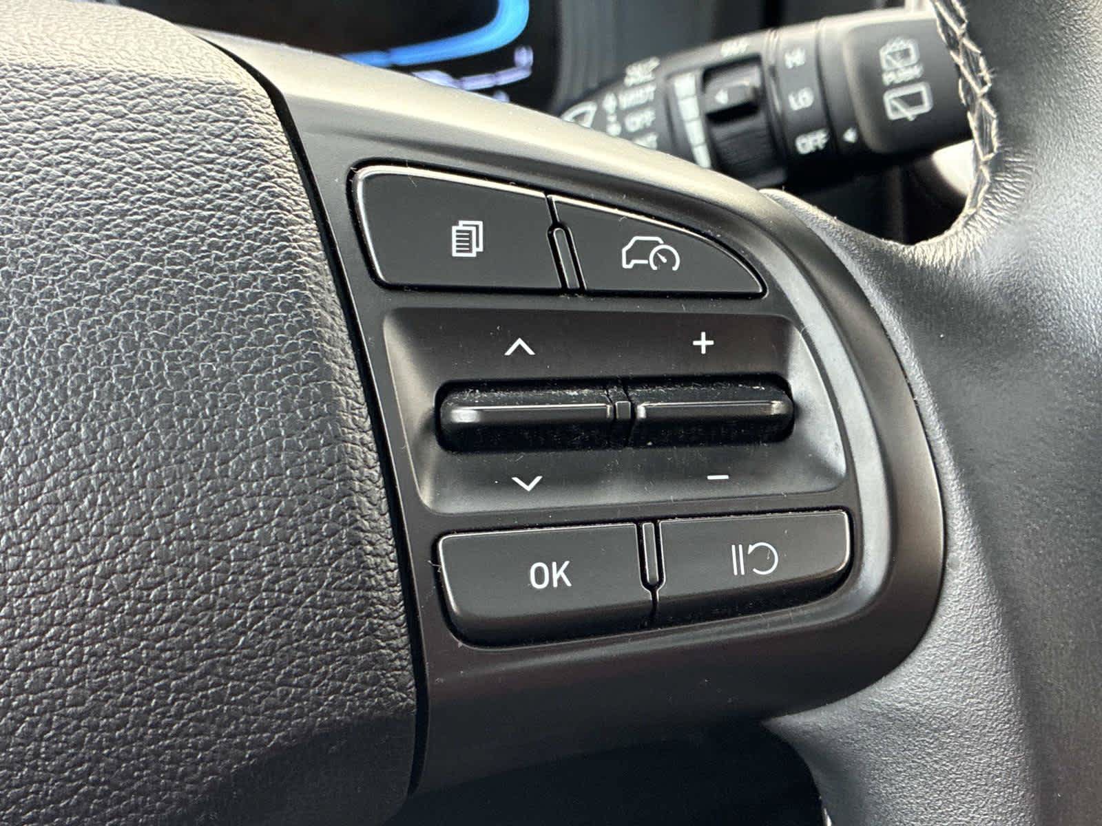 Used 2025 Hyundai Venue SEL FWD image 32