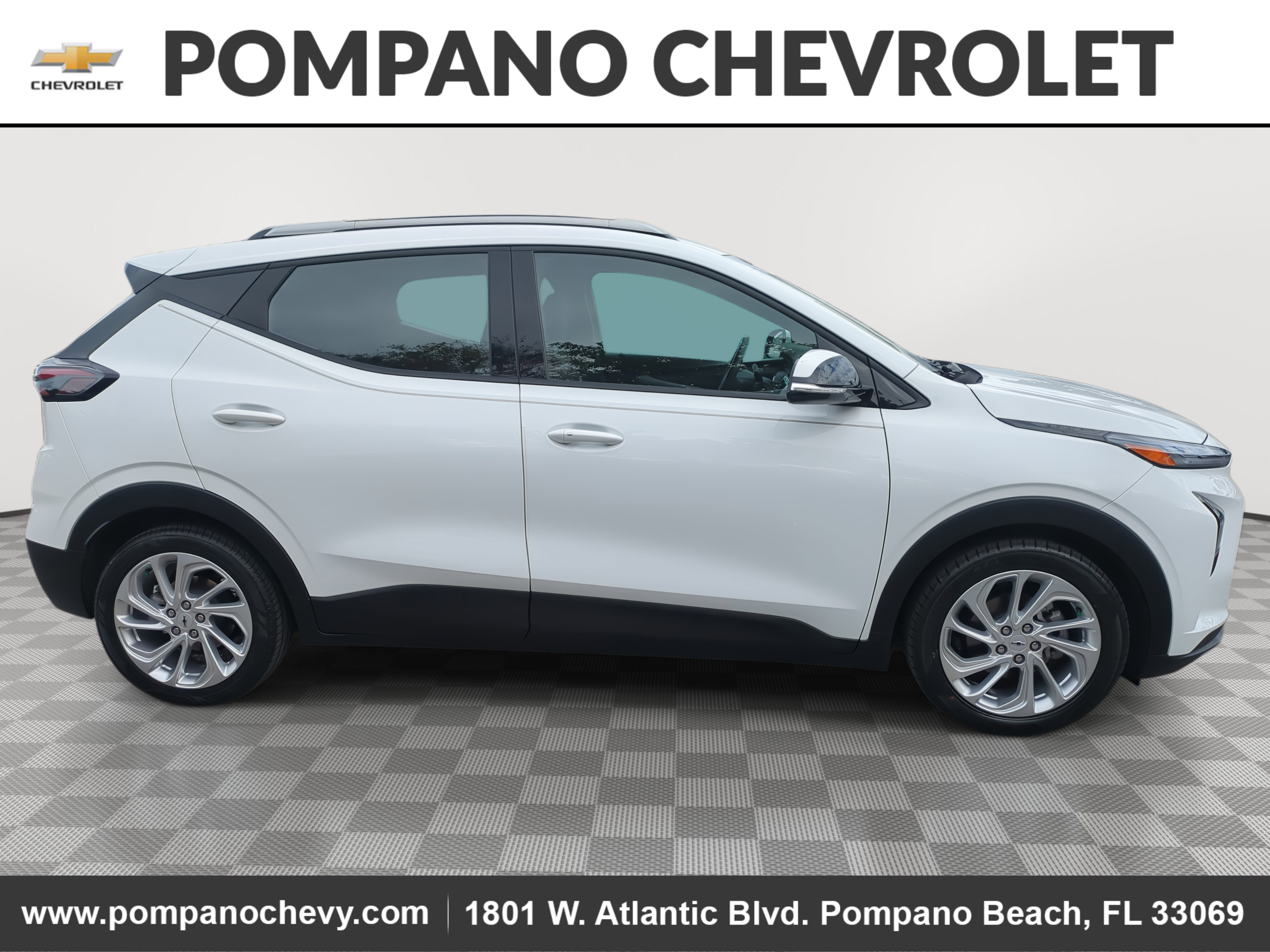 Used 2022 Chevrolet Bolt EUV LT w/ Driver Confidence Package image 2