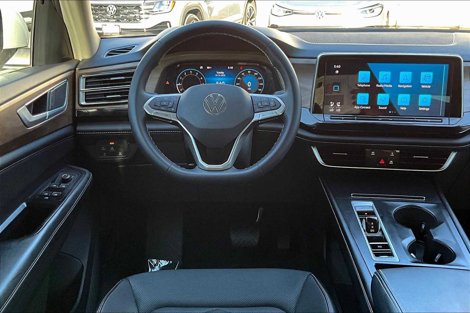 Certified 2024 Volkswagen Atlas SE image 10