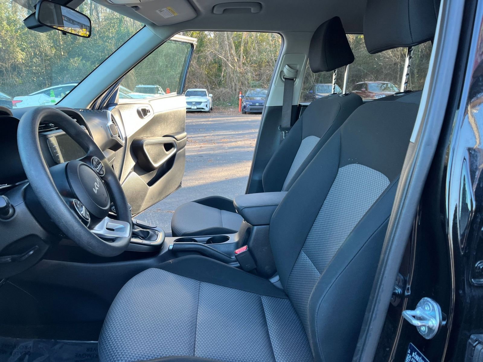 Used 2025 Kia Soul LX w/ LX Technology Package image 24